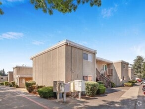 Building Photo - 2 bedroom 1 bath in Milwaukie!!