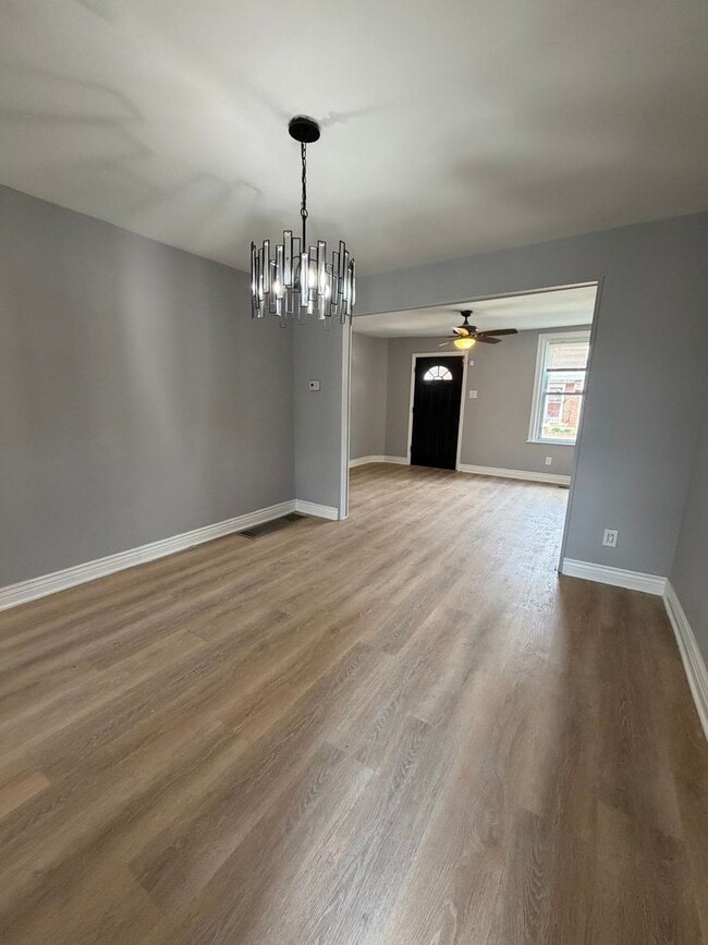 Building Photo - 152 Fern St