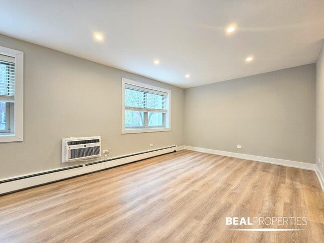 Building Photo - 0 bedroom in CHICAGO IL 60657