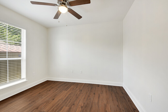 guest bedroom - 11245 Tracy St