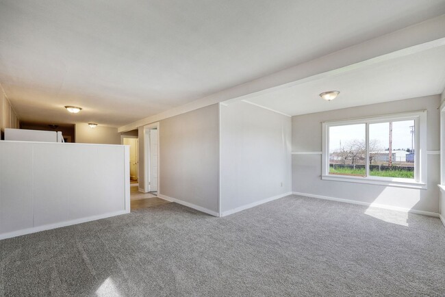 Building Photo - 340/340 1/2 Bethel Dr