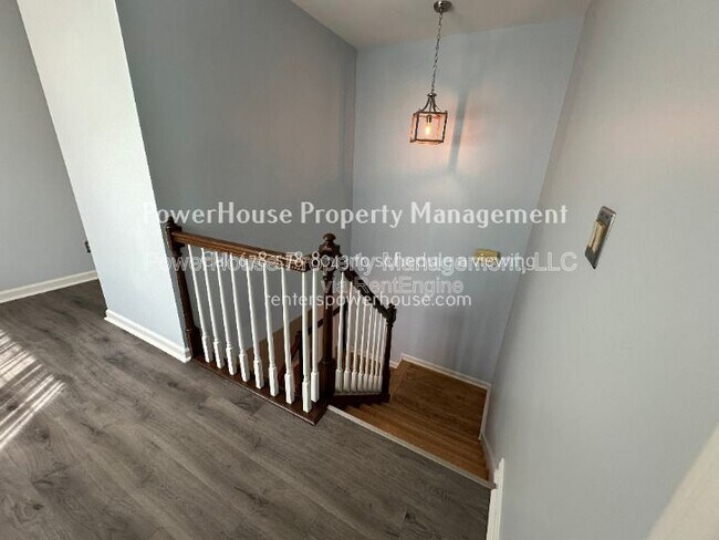 Building Photo - 790 Woodmont Dr