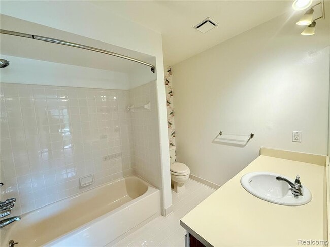 Building Photo - 1550 Meadowside Dr