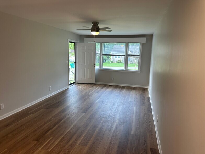 Large living area - 611 Pennsylvania Anx