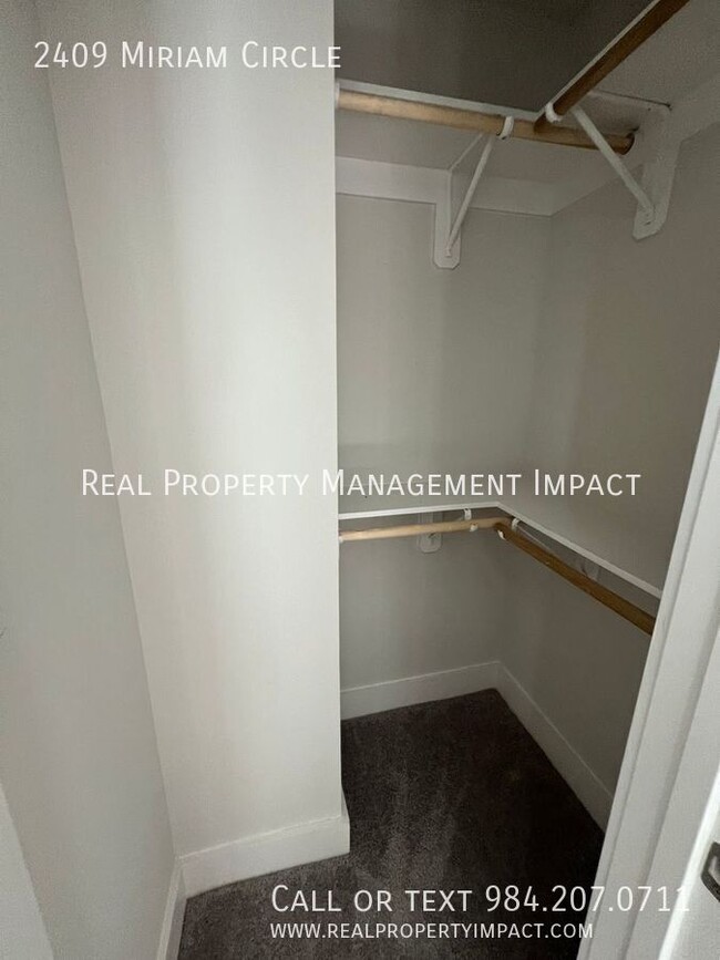 Building Photo - MOVE IN SPECIAL: 1/2 OFF 1 MONTH RENT. New...