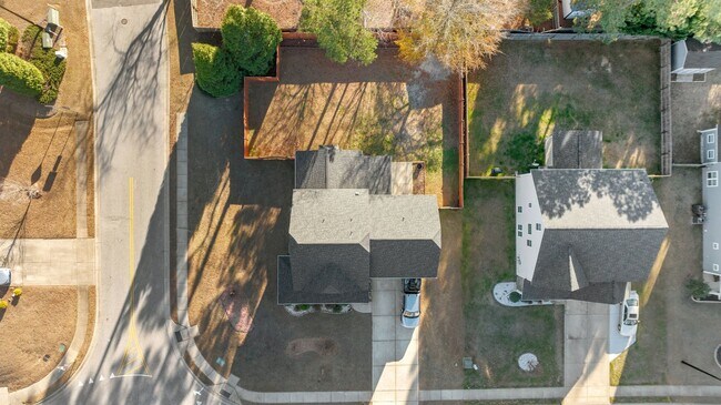 Building Photo - **SHOWINGS UNAVAILABLE UNTIL AUGUST 1ST!!!**