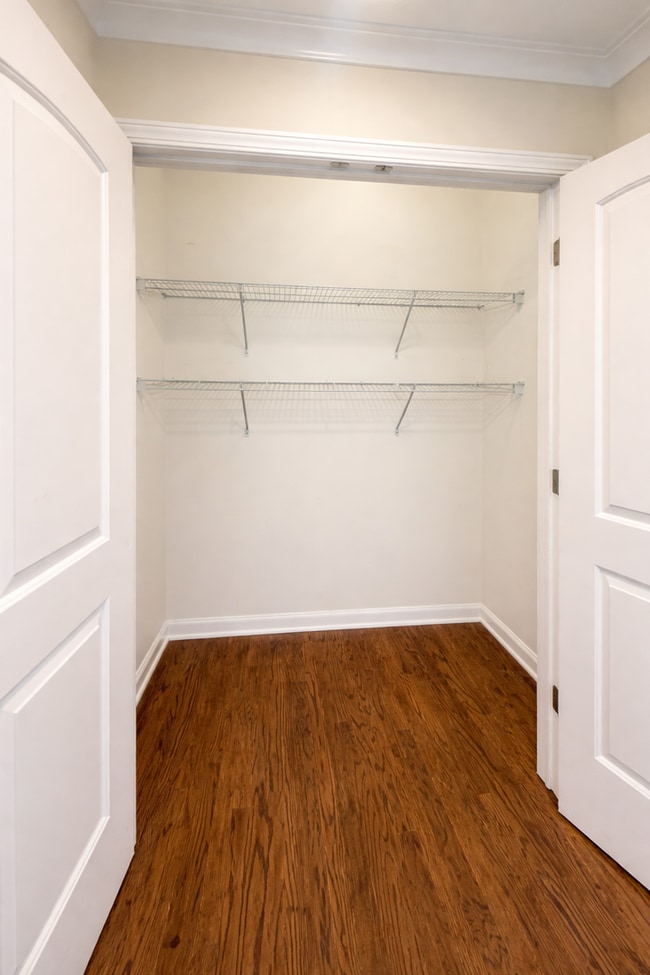 Building Photo - Spacious Apartment in Chicago (Roger's Park)