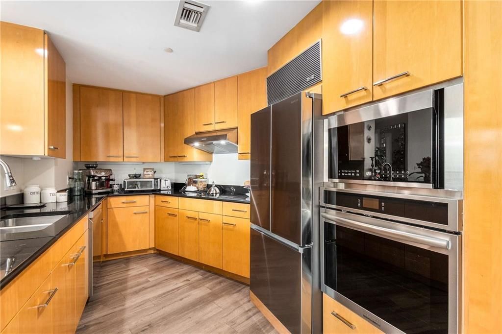 Building Photo - 700 Park Regency Pl NE