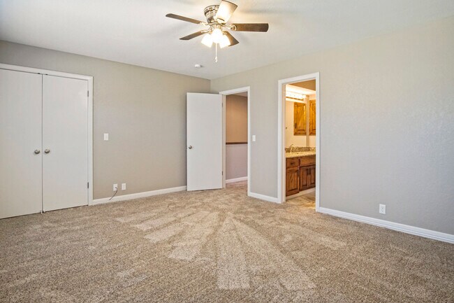 Building Photo - 11912 Shady Trail Ln