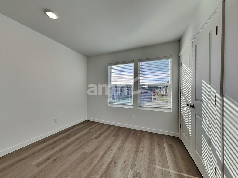 Building Photo - 5101 Turnstone St SE