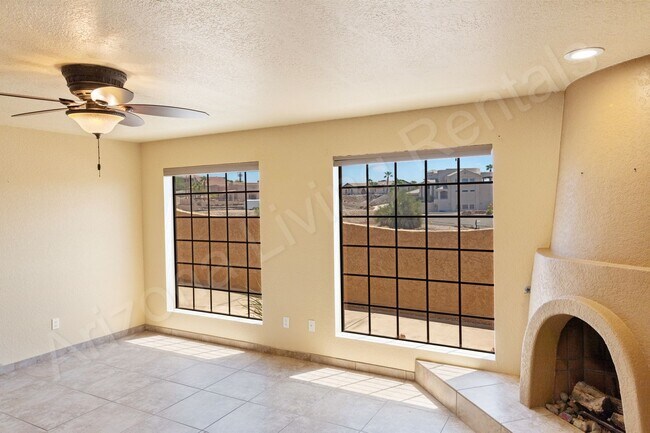Building Photo - SPACIOUS CONDO WITH POOL