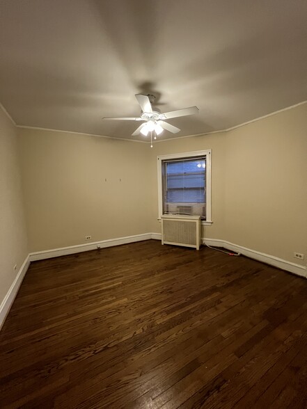 Building Photo - 6354 N Paulina St