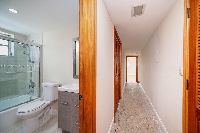 Building Photo - 301 Sunrise Dr