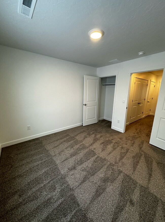 Building Photo - Beautiful Three Bedroom Home