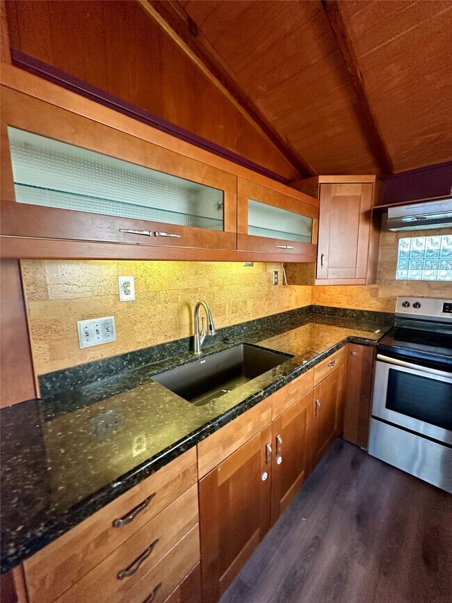 Building Photo - 354 2nd St