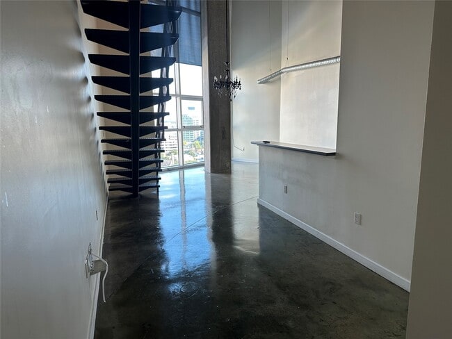 Building Photo - 2000 Bagby St