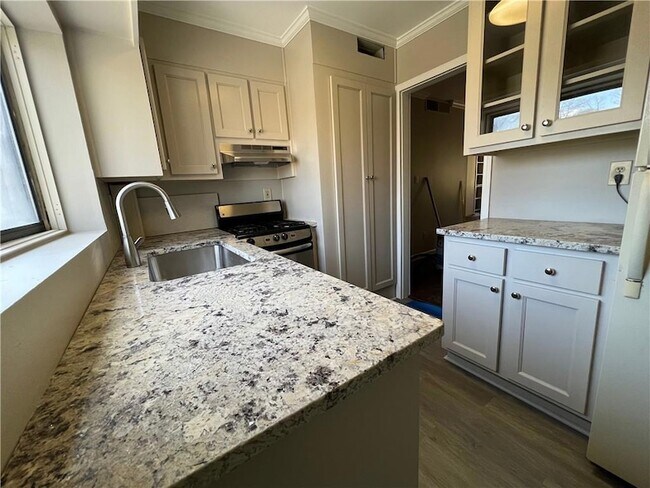 Building Photo - 282 Ardmore Cir NW