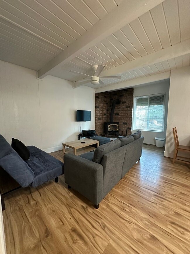 Building Photo - Modern 2-Bedroom Home in Mammoth Lakes