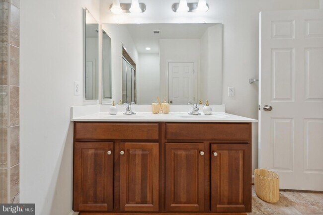 Building Photo - 5722 Callcott Way