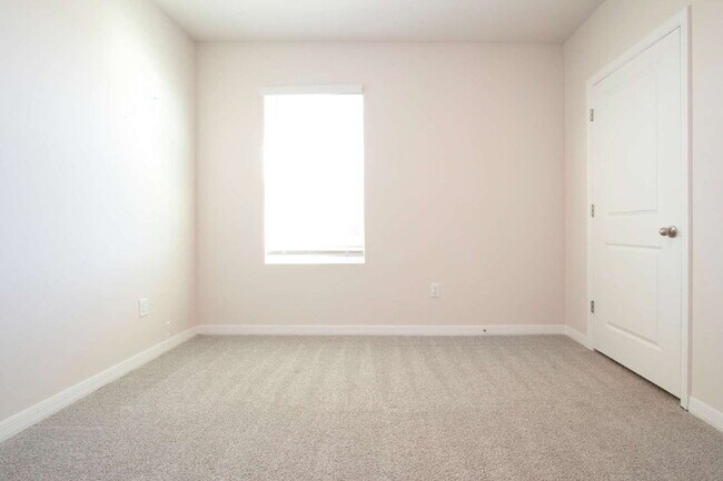 Building Photo - Spacious 5-Bed Retreat with Granite Elegance in Lakewood Ranch