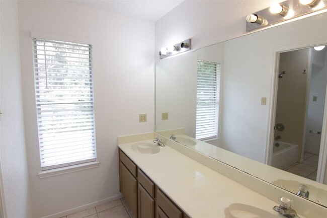 Building Photo - 1238 Manchester Cir