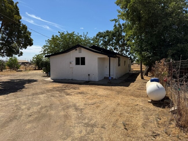 Building Photo - NOW AVAILABLE!!  2 Bedroom; 2 Bath Newly R...
