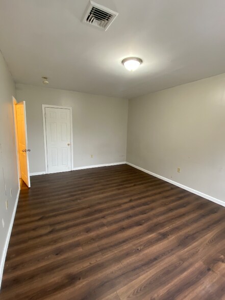 Building Photo - 12-20-20 Rockville St