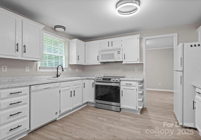 Building Photo - 7016 Wannamaker Ln
