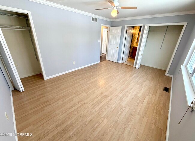 Building Photo - 70 Village Dr