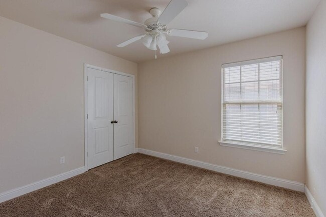Building Photo - 711 Candlestick Dr