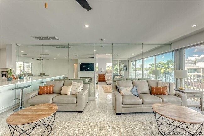 Building Photo - 2717 Yacht Club Blvd