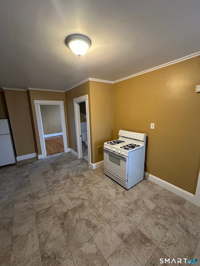 Building Photo - 205 French St