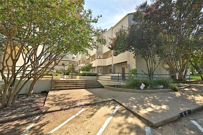 Building Photo - 2605 Enfield Rd