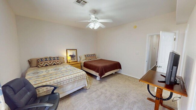 Building Photo - 3-Bedroom/2.5-Bathroom in Alamogordo, NM