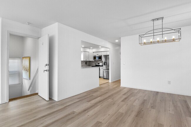 Building Photo - 64 Isabella Ave