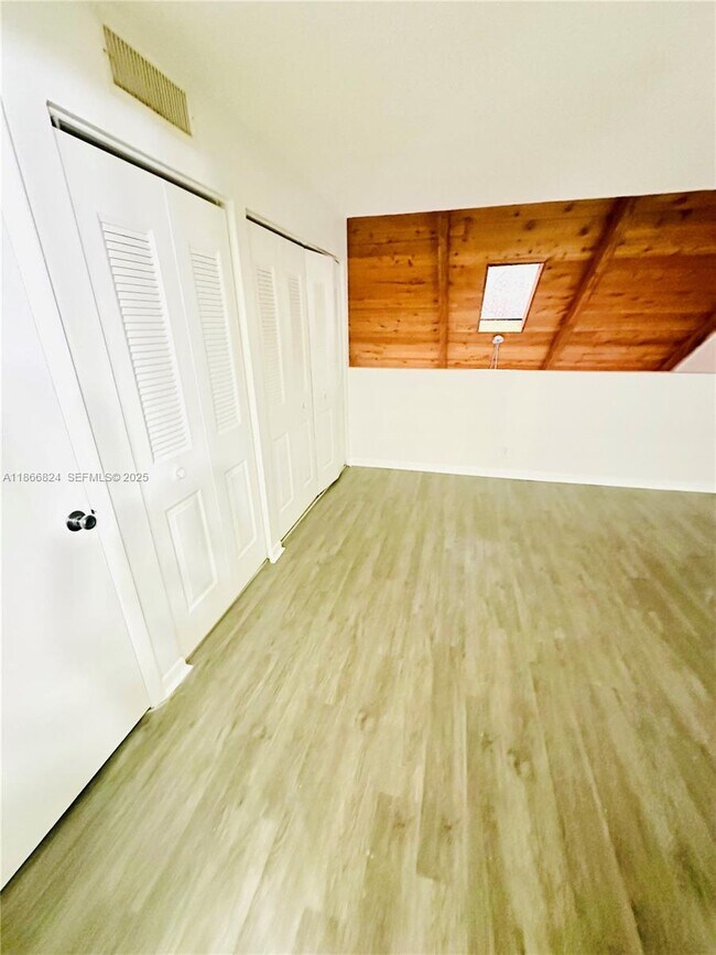 Building Photo - 33 Deer Creek Rd