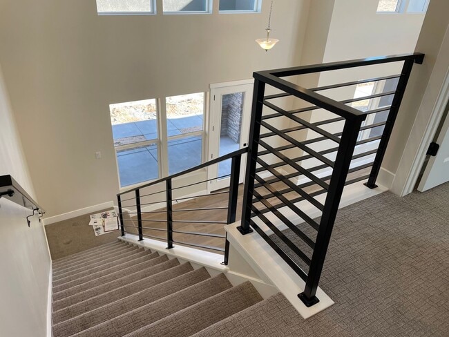 Building Photo - Home in Desert Color!