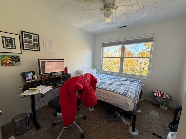 Building Photo - 3 Bed/3.5 Bath House with huge basement!