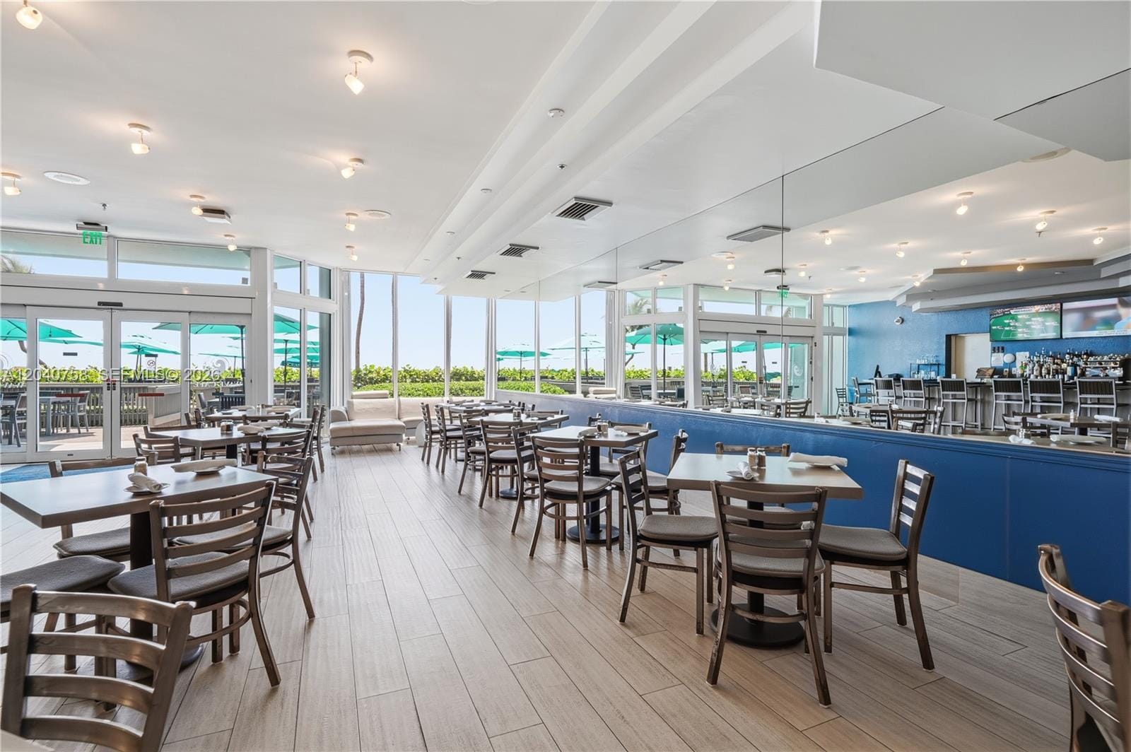 Building Photo - 16400 Collins Ave