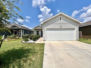 Building Photo - Spacious 3-Bed / 2-Bath with Walk-In Close...