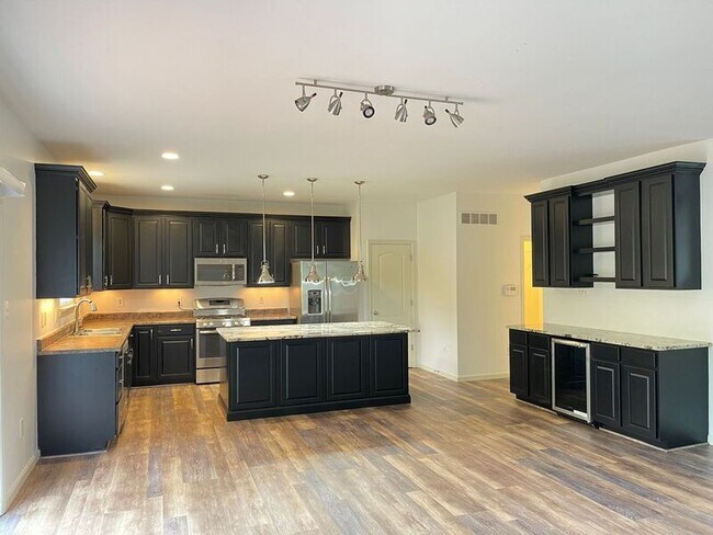 Building Photo - 1437 Bridgeport Terrace