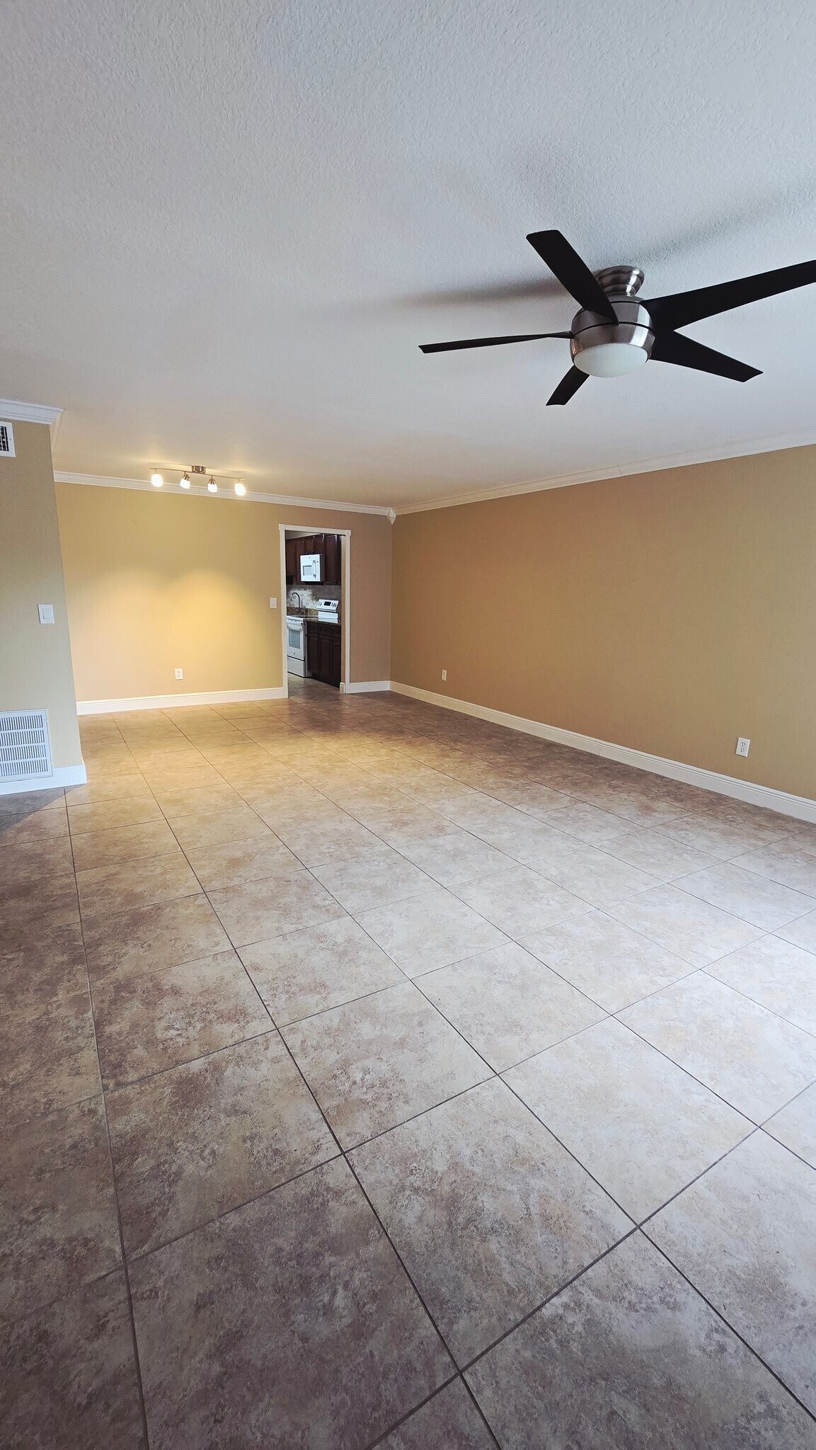 Building Photo - 555 Northlake Blvd