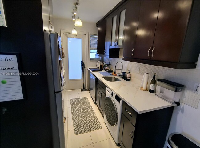 Building Photo - 1335 15th St