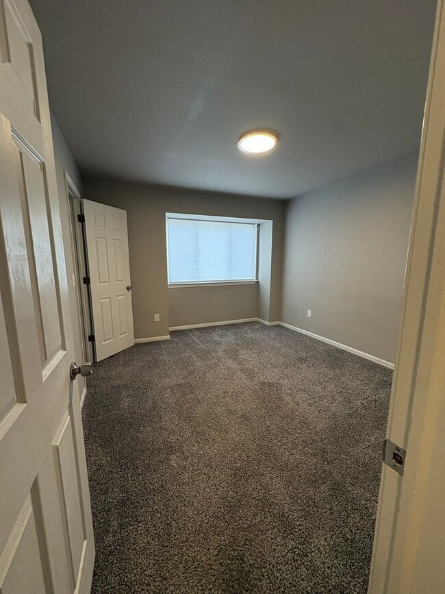 Building Photo - Beautifully Updated Townhouse – Prime Location!