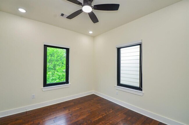 Building Photo - 3630 Dreyfus St