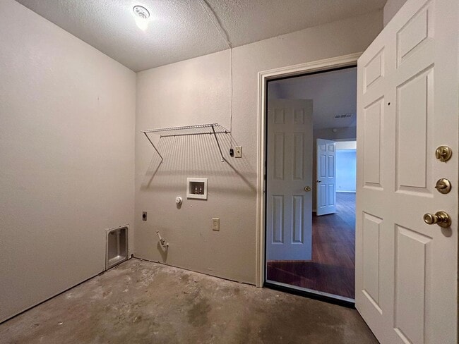 Building Photo - 9304 Kempler Dr