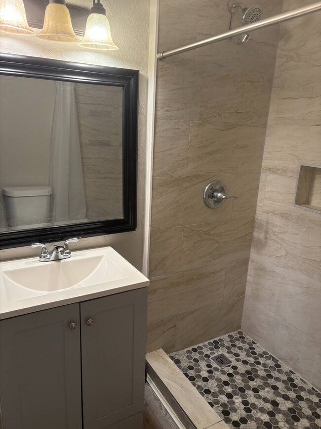 Building Photo - 12420 N Florida Ave