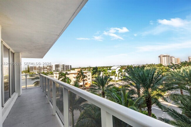 Building Photo - 2751 S Ocean Dr