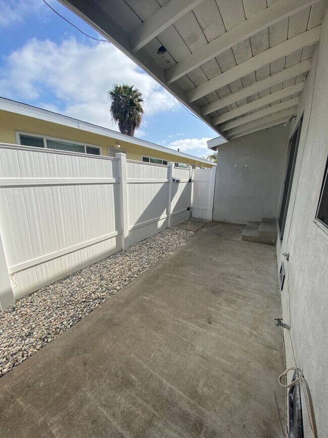 Building Photo - w651