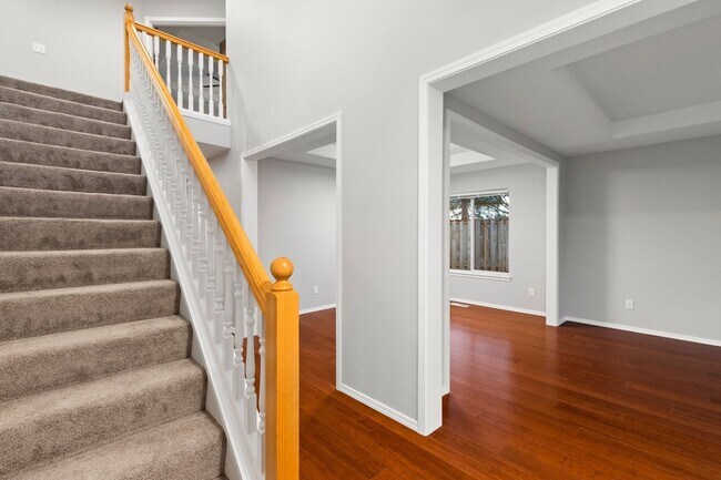 Building Photo - BETHANY 5 bedroom 3 full bath- Beaverton School District- Nike